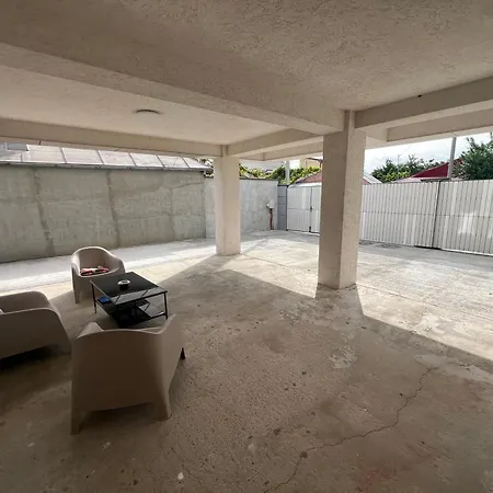 Everest 33 Ap 4 * Bucureşti