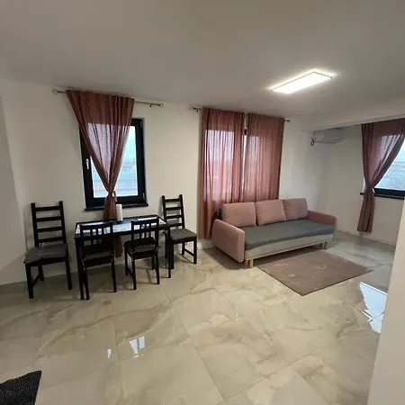 Everest 33 Ap 4 * Bucureşti