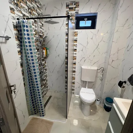 Everest 33 Ap 4 * Bükreş